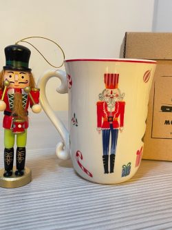 SET CASCANUEZ Y TAZA DE LOZA DISEÑO NAVIDAD CHRISTMAS