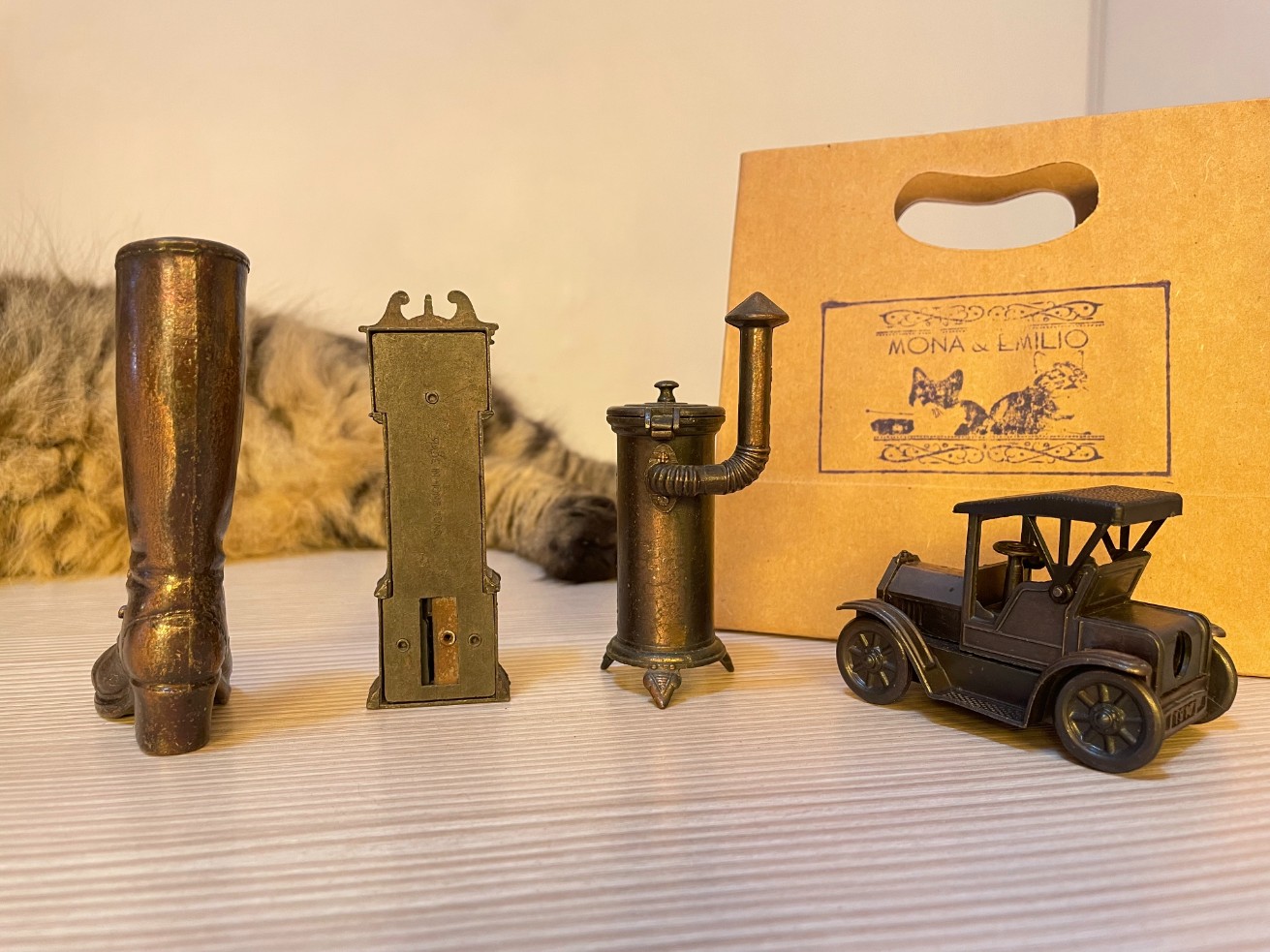 TAJADORES DE METAL HONG KONG SACAPUNTAS BOTA RELOJ ESTUFA AUTO ANTIGUO - Image 2