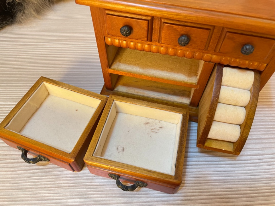 JOYERO PEQUEÑO EN FORMA DE UNA CÓMODA EN MADERA MUEBLE MINIATURA - Image 3