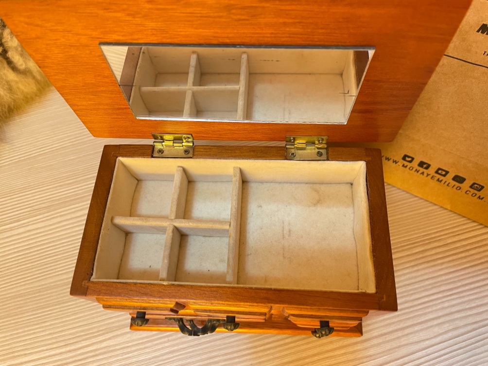 JOYERO PEQUEÑO EN FORMA DE UNA CÓMODA EN MADERA MUEBLE MINIATURA - Image 2