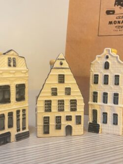 SET 3 CASITAS HOLANDESAS DE LOZA BOTELLA LICORERA COLECCIÓN KLM