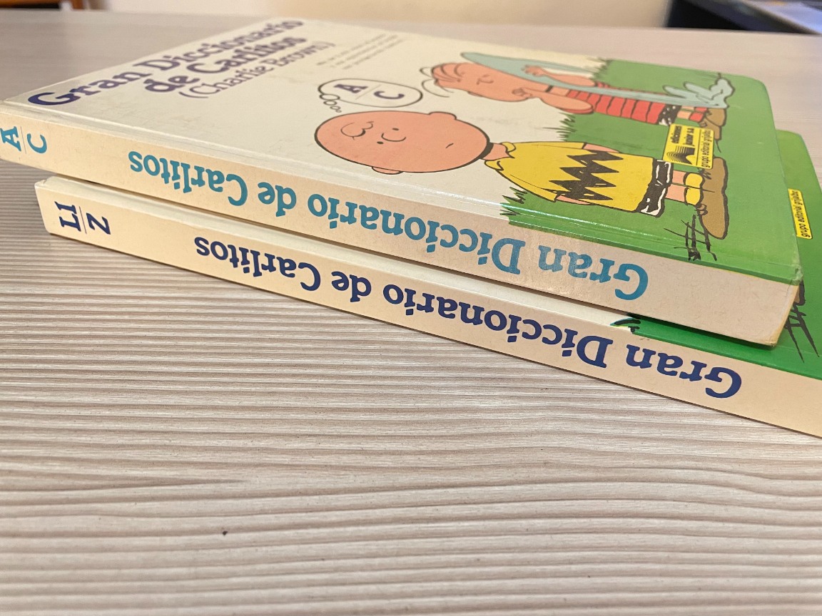 2 TOMOS DE LIBROS DICCIONARIO DE INGLÉS CARLITOS CHARLIE BROWN - Imagen 4