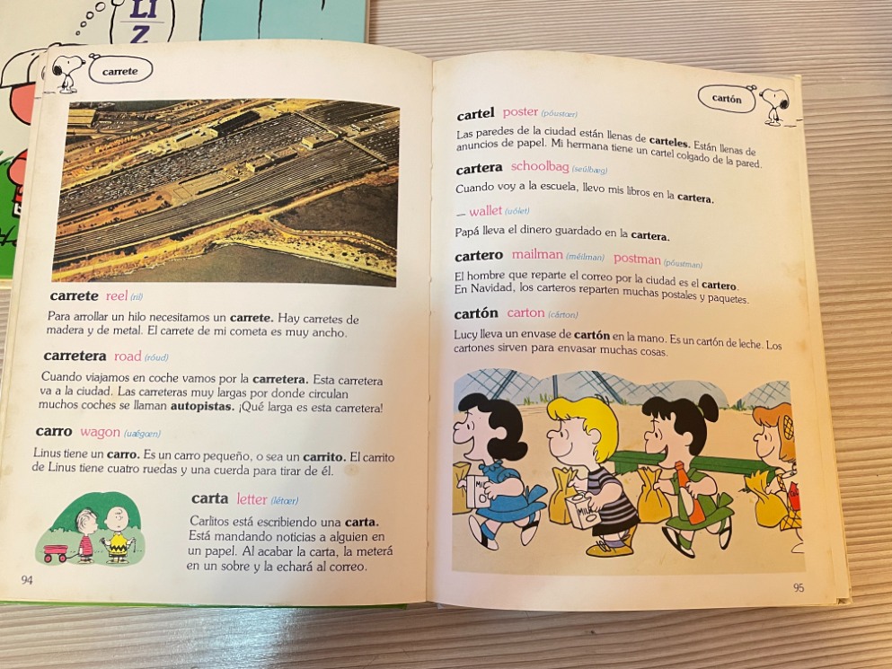 2 TOMOS DE LIBROS DICCIONARIO DE INGLÉS CARLITOS CHARLIE BROWN - Imagen 10
